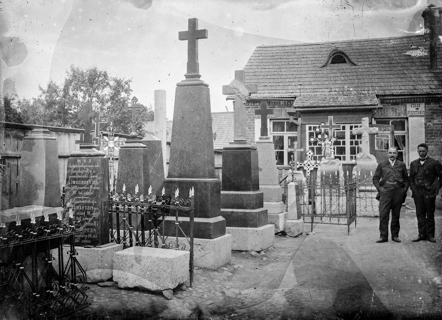 Antkapiu ir paminklu antkapiams gamyba, 1912 - Shilkinis