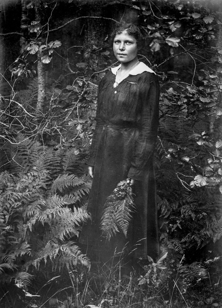 Jauna mergina, 1918