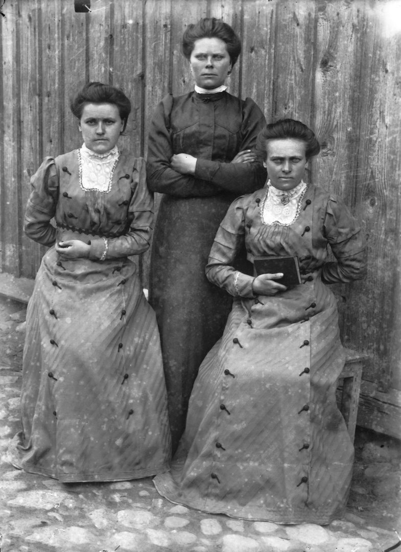 __Jaunos merginos. Svencionys, 1914