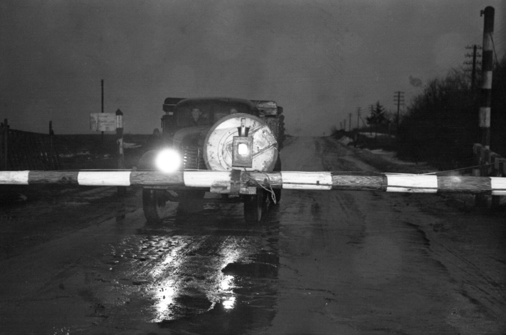 Geležinkelio pervaža. Prie &Scaron;iaulių, 1958