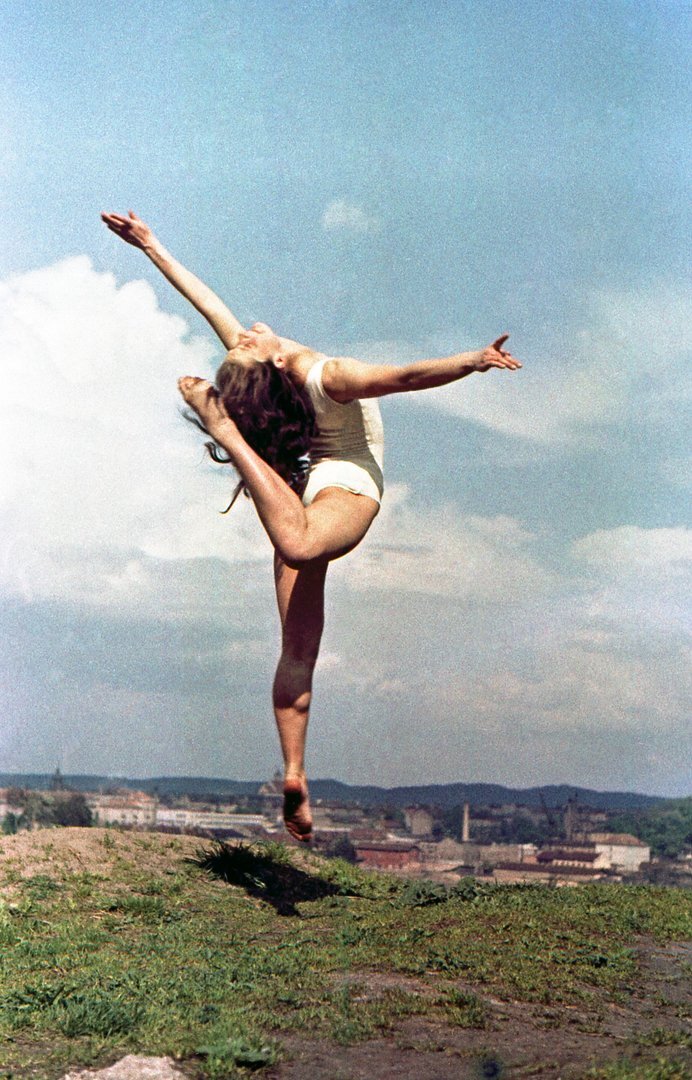 Vilniaus universiteto Filologijos fakulteto studentė, gimnastė, vėliau &ndash; teatro ir televizijos režisierė Irena Žvigaitytė-Bučienė (1940&ndash;2001). Vilnius, 1959