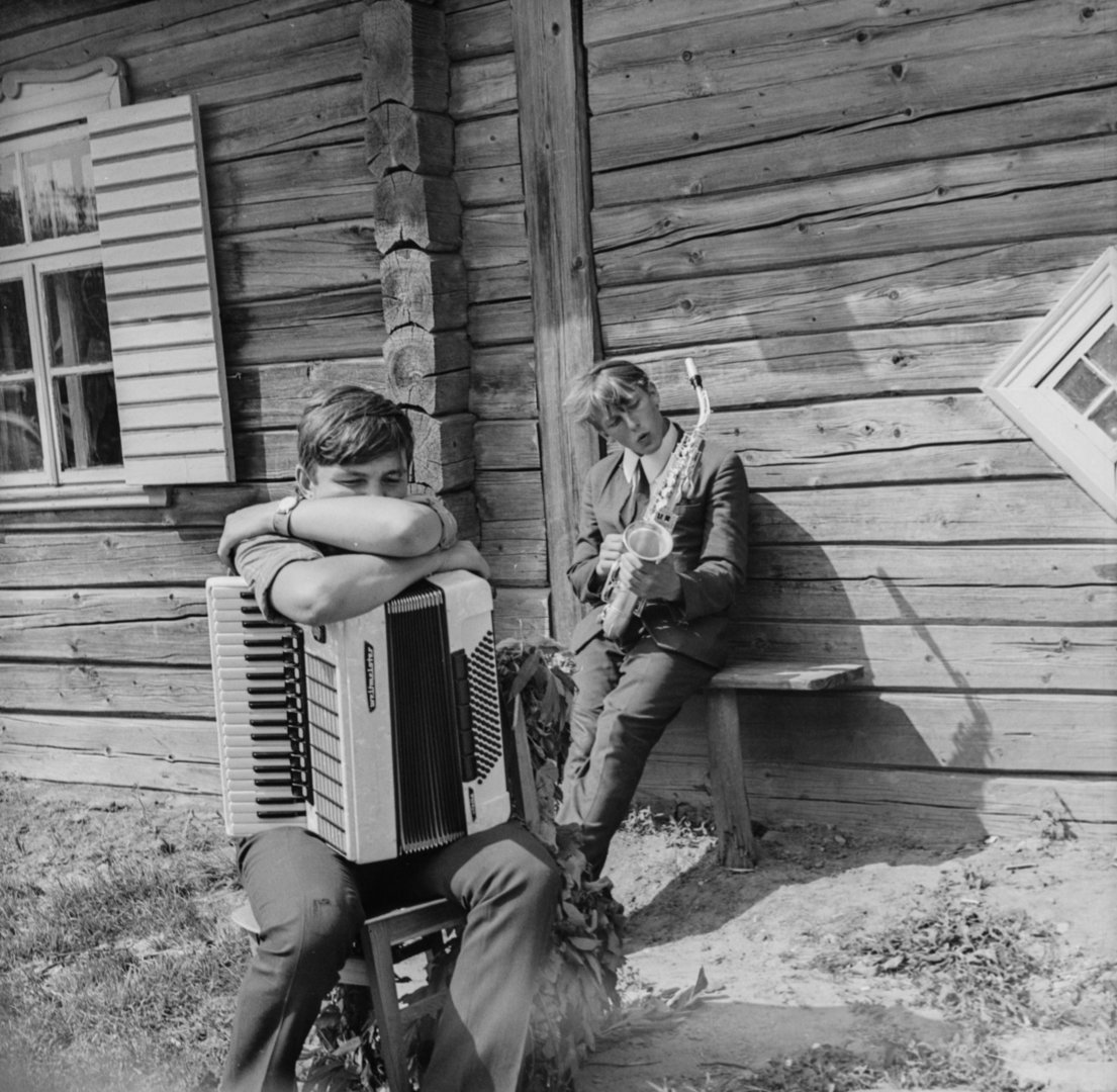 Nusigrojo. Vestuvės Panevėžio rajone, 1969 m.