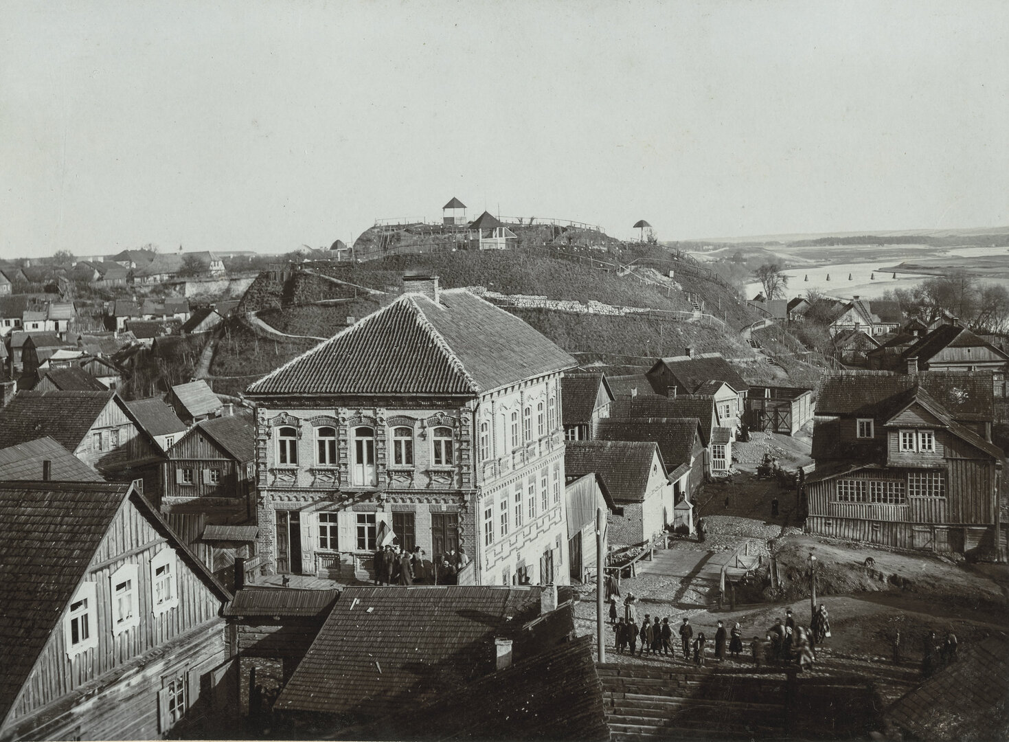 Vilkmergė. Kalnas žiūrint nuo kareivinių. 1902