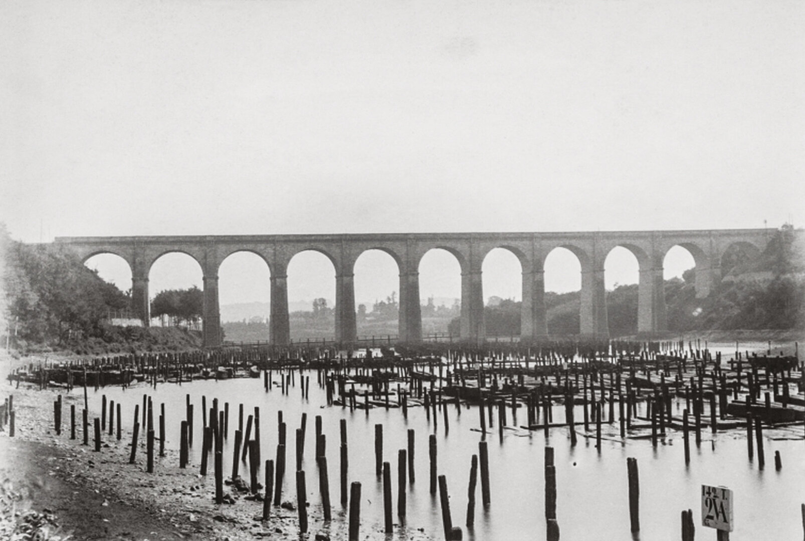  Le Relecq-Kerhuono geležinkelio viadukas. 1879&ndash;1880