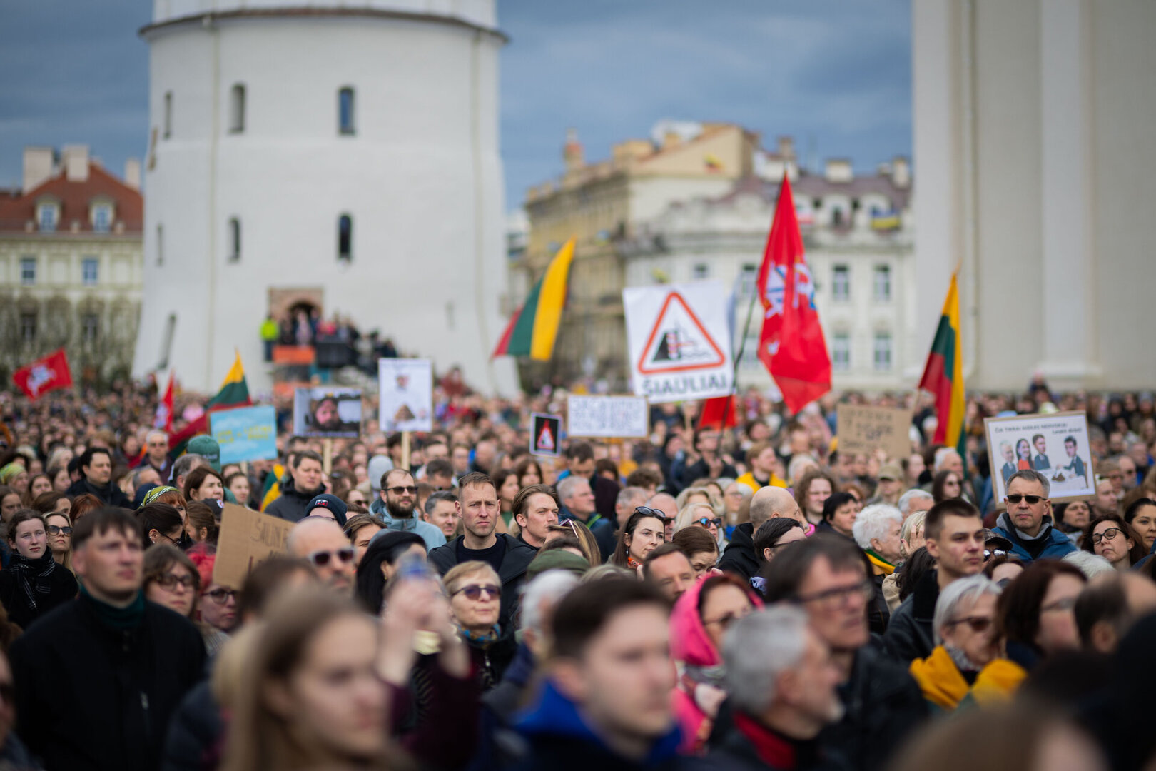Vilniaus Katedros aik&scaron;tėje surengta protesto akcija &bdquo;&Scaron;alin rankas nuo laisvo žodžio&ldquo;