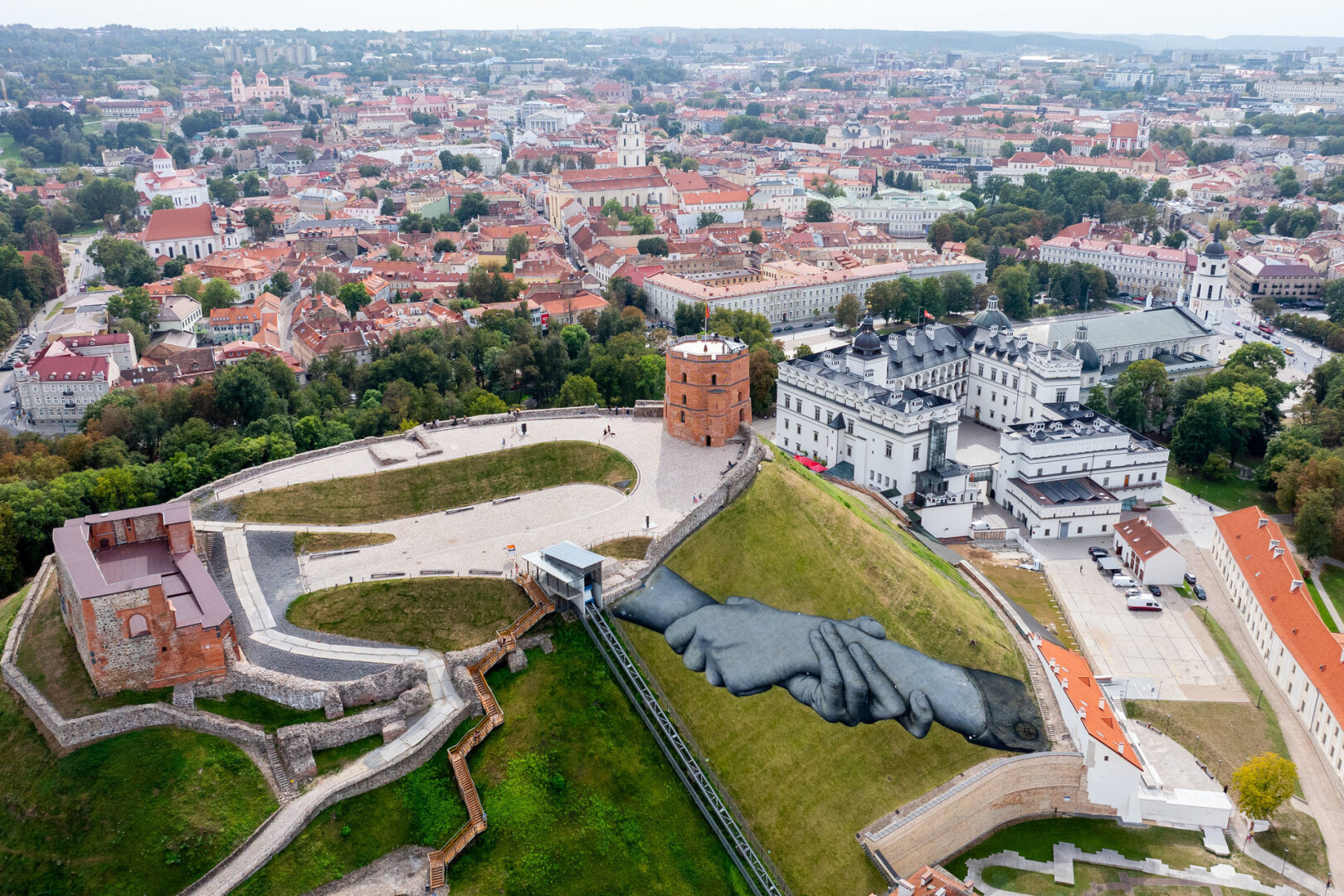 Prancūzų menininko Saype freska ant Gedimino kalno
