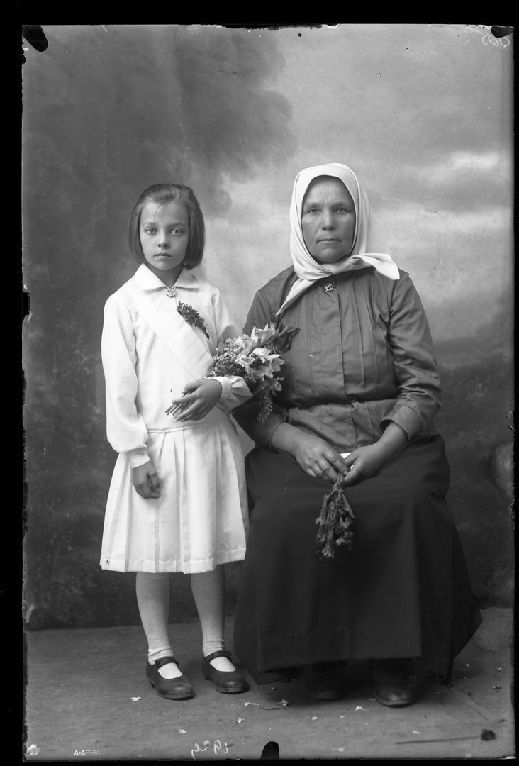 Mergaitės ir moters portretas. 1929 m.