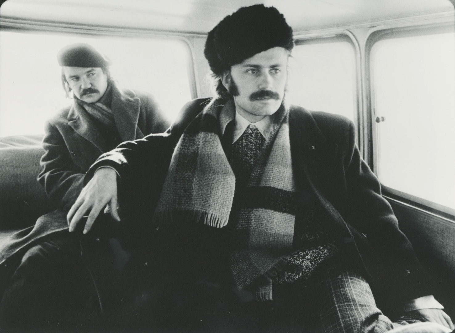 Kino filmas „Virto ąžuolai“. Režisierius statytojas Gytis Lukšas, fone režisierius Valdas Jakniūnas. 1976 m.