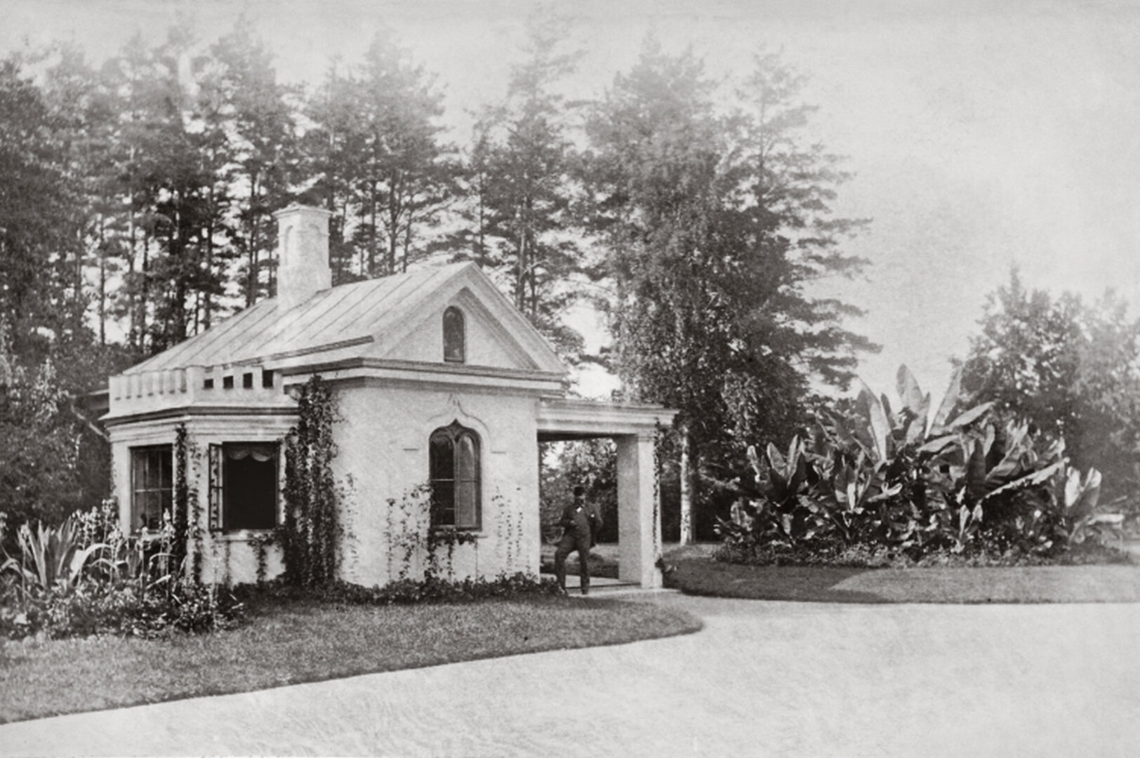Verkių dvaro sargo namelis. Čia fotografas Johanas Hiksa buvo įsirengęs savo studiją. 1882