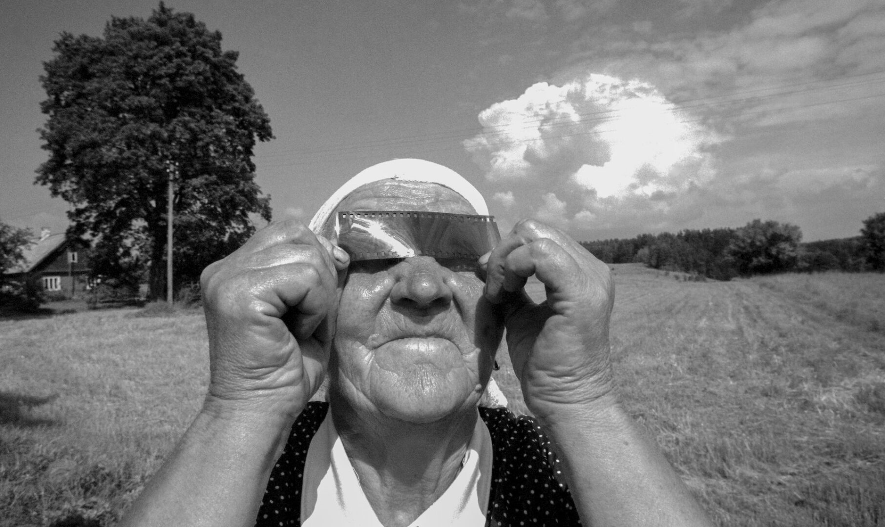 Saulės užtemimo stebėjimas Molėtų r., Aidiečių kaime, 1999
