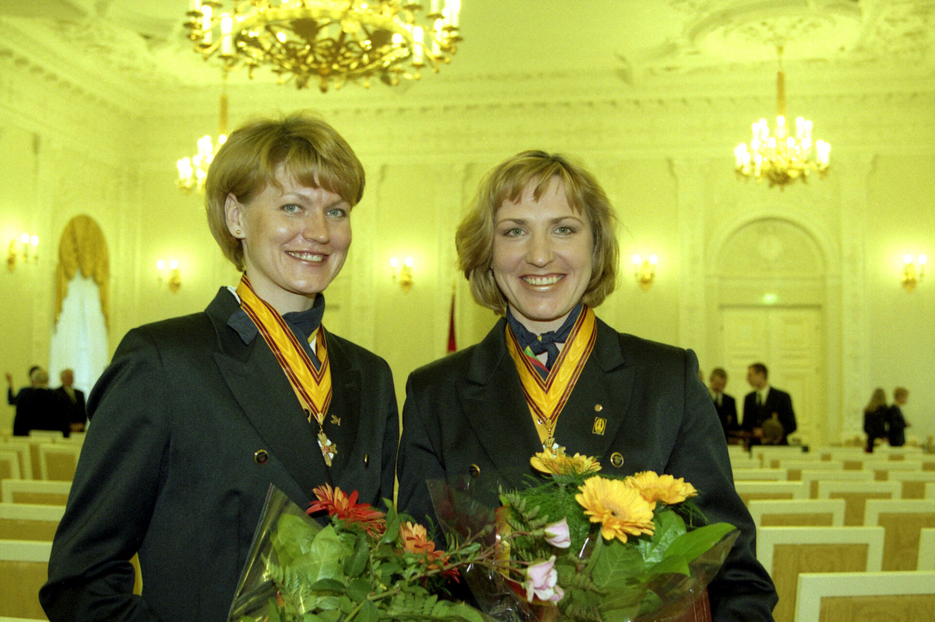 2001 02 15 - ALF015