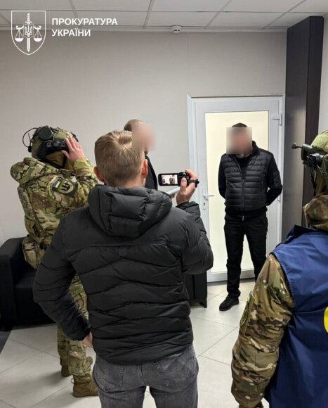 Dėl korupcijos sulaikyti Ukrainos oro pajėgų logistikos vadas pulkininkas Andrijus Ukrainecas ir SBU skyriaus Žytomyro srityje vir&scaron;ininkas pulkininkas Volodymyras Kompaničenka