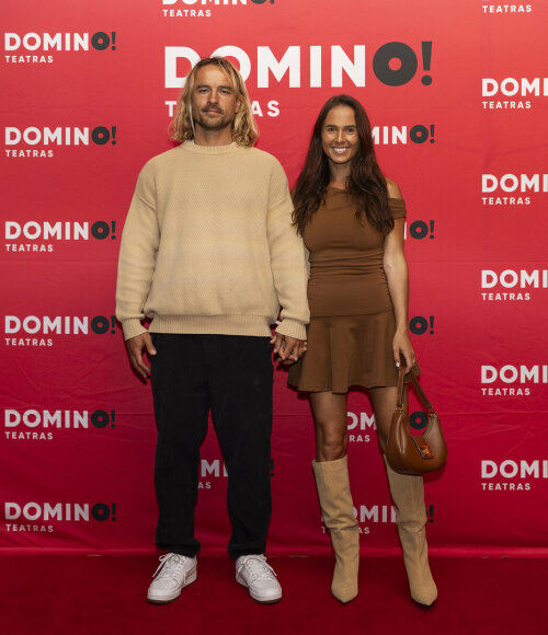 Komedijos &bdquo;Prie dangaus vartų&ldquo; sugrįžimo į teatrą vakaro akimirka