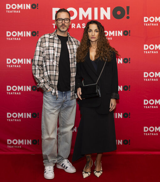 Komedijos &bdquo;Prie dangaus vartų&ldquo; sugrįžimo į teatrą vakaro akimirka