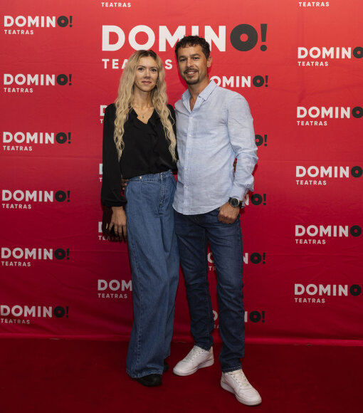 Komedijos &bdquo;Prie dangaus vartų&ldquo; sugrįžimo į teatrą vakaro akimirka