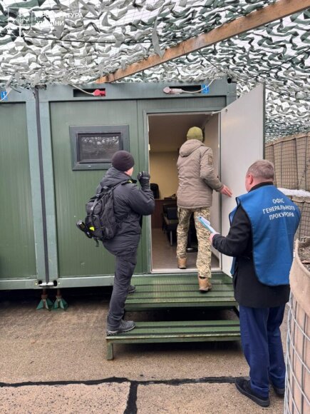Dėl korupcijos sulaikyti Ukrainos oro pajėgų logistikos vadas pulkininkas Andrijus Ukrainecas ir SBU skyriaus Žytomyro srityje vir&scaron;ininkas pulkininkas Volodymyras Kompaničenka