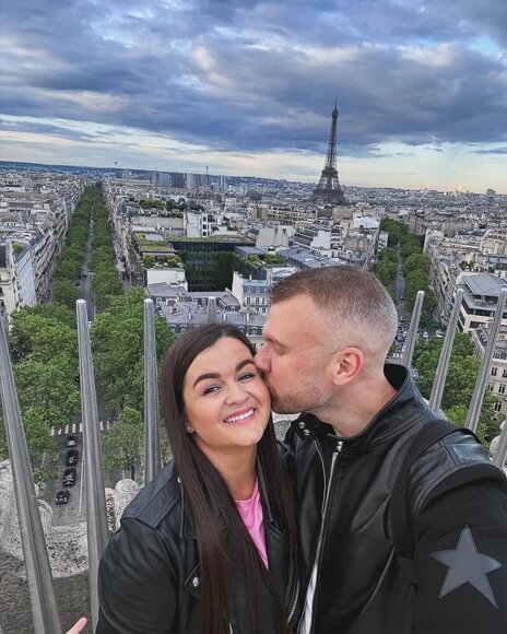Simona ir Mindaugas Lipniai su trynukais Paryžiuje