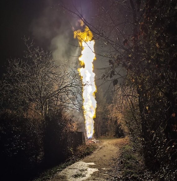 Krokuvoje į dangų &scaron;ovė 20 metrų ugnies stulpas