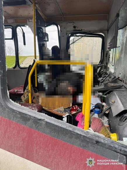 Rusai ap&scaron;audė keleivinį autobusą Chersone