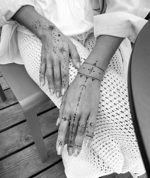 Laikinas tatuiruotes Augustė pie&scaron;ia Jagua geliu 