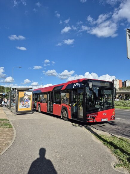 Vilniuje, Pilaitės prospekte, stotelėje autobusas pervažiavo moters koją