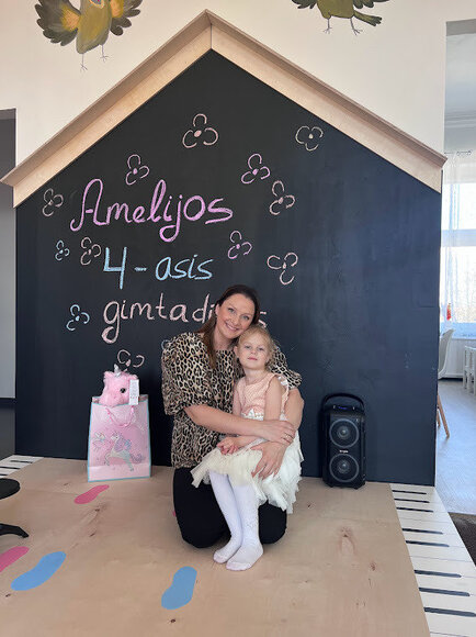 Diana su dukryte Amelija
