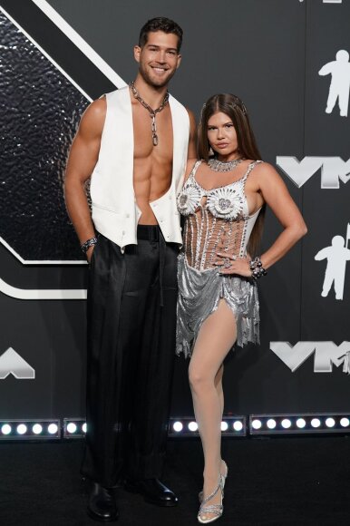 2024-ųjų MTV Vaizdo klipų apdovanojimų kilimas &ndash; Domas Fenisonas ir Chanel West Coast