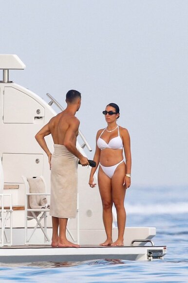 Christiano Ronaldo su mylimąja užfiksuoti jachtoje