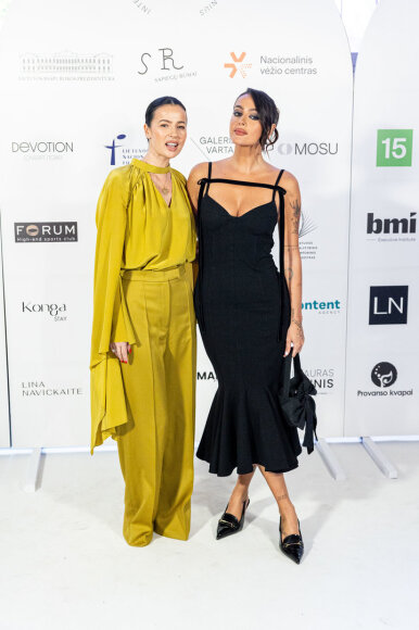 Asta Meschino, Karolina Meschino