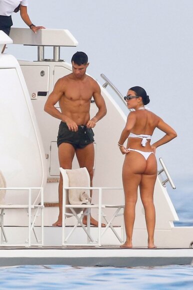 Christiano Ronaldo su mylimąja užfiksuoti jachtoje