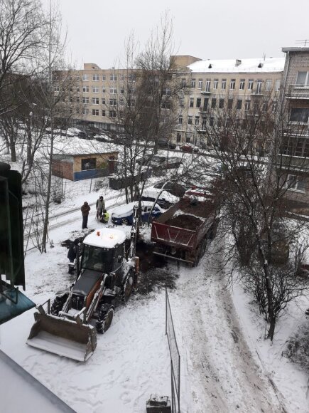 Požeminių konteinerių aik&scaron;telės įrengimas Algirdo gatvėje