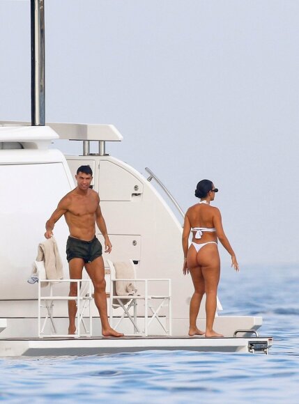 Christiano Ronaldo su mylimąja užfiksuoti jachtoje