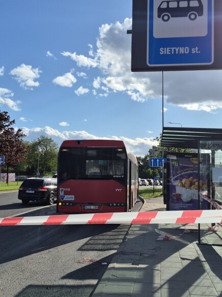 Vilniuje, Pilaitės prospekte, stotelėje autobusas pervažiavo moters koją