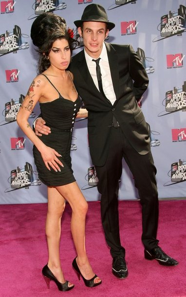 A.Winehouse savo sutuoktinį B.Fielderį-Civilį iškeitė į jauną dailų aktorių J.Bowmaną.