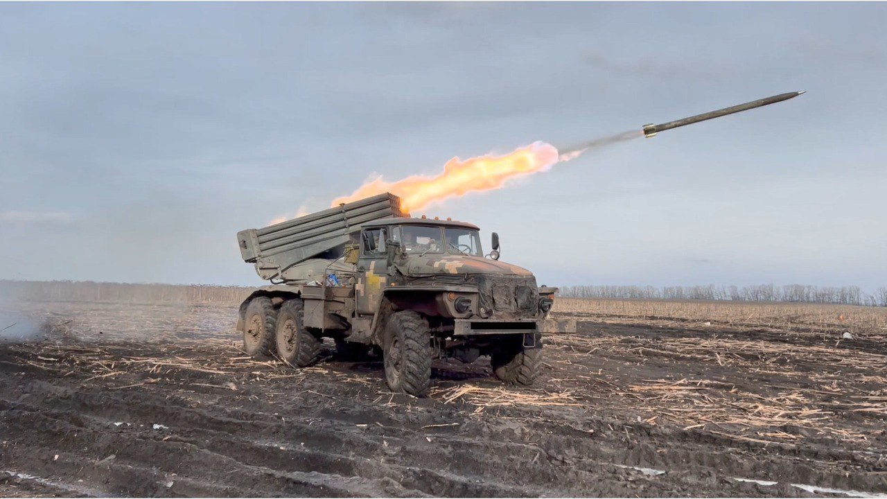 Analitikai: Rusijos pajėgos okupuotoje Donecko srityje stato 30 km ilgio krovininių vagonų sieną