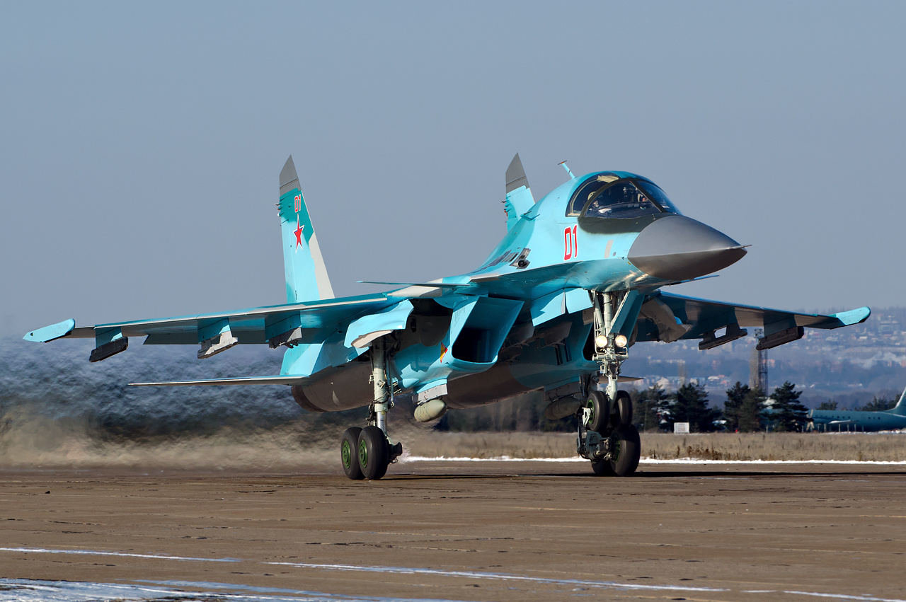 Nesėkmingas mokomasis skrydis: Rusijoje sudužo naikintuvas Su-34