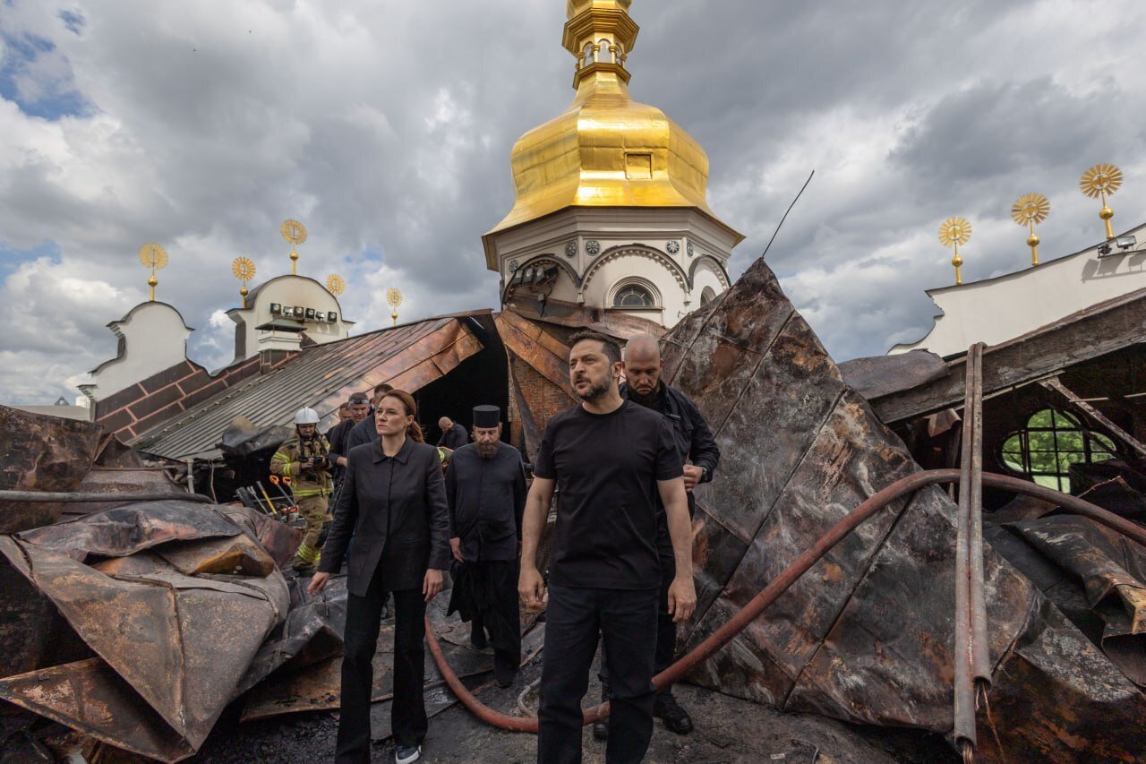 Zelenskis atskubėjo į Pečorų laurą: Putinas cini&scaron;kai pasveikino Trumpą, o tada smogė Ukrainai