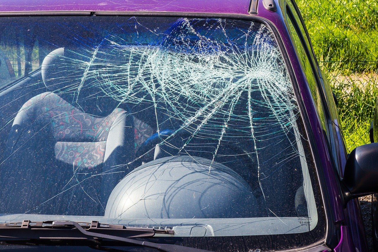 Vaikus į mokyklą vežti susiruošusi šiaulietė nustėro, kaip po nakties atrodo jos „Volvo“