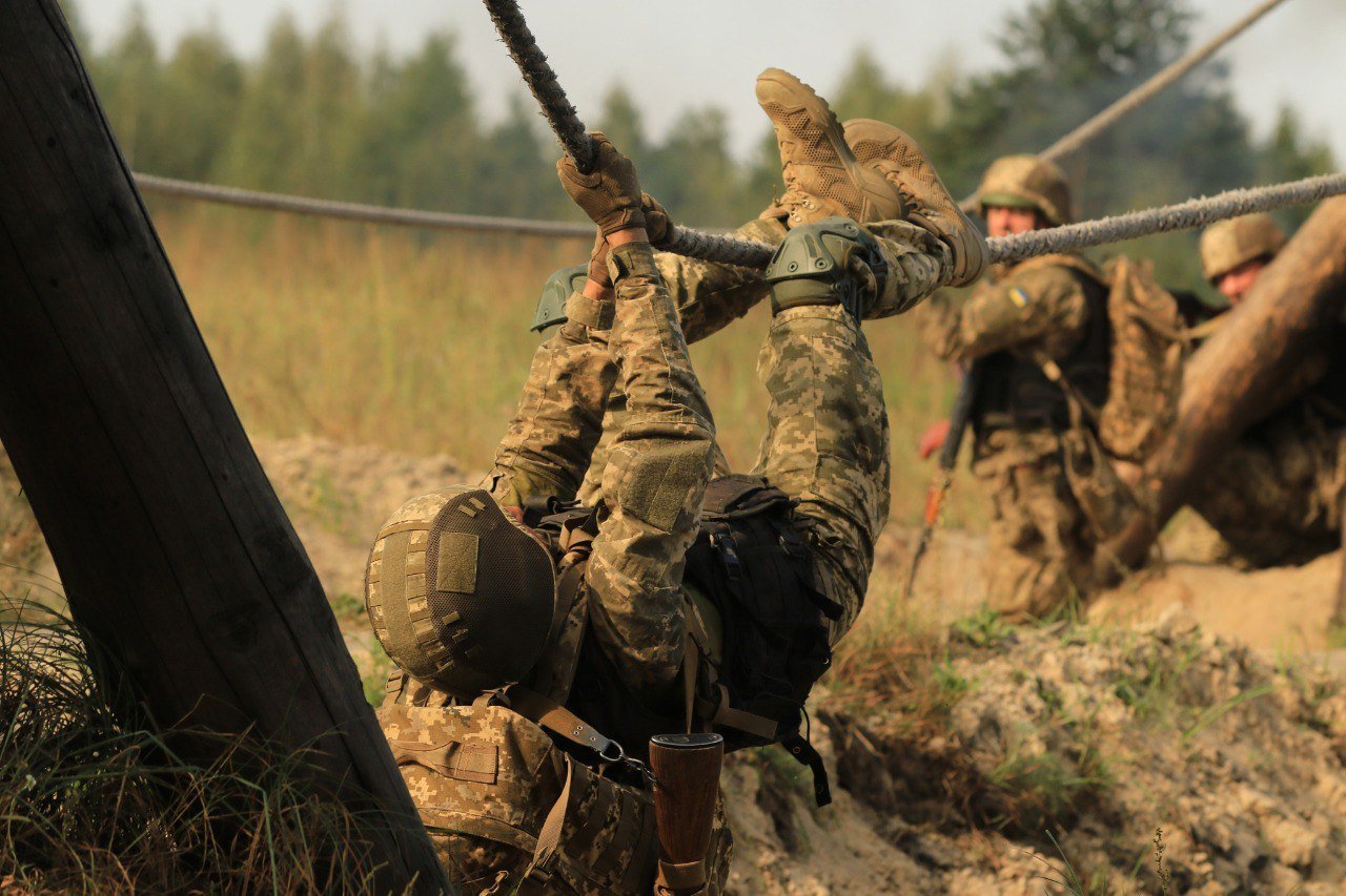 Rusijos kariai nušovė tris ukrainiečių karo belaisvius